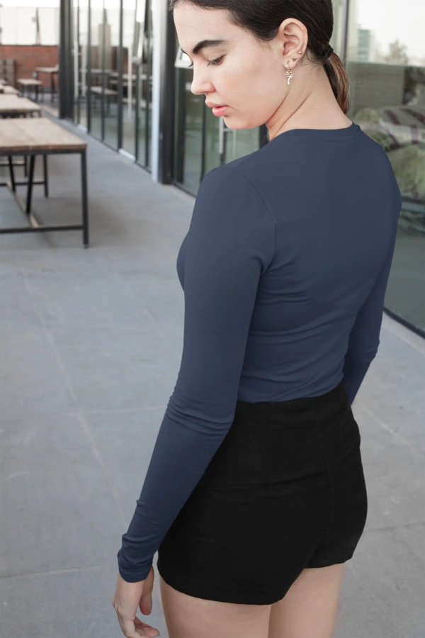 Anime-Woman-Back